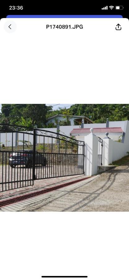 Hotel Ogumka, Self Catering , Beoliere, Mahe Victoria Exterior foto