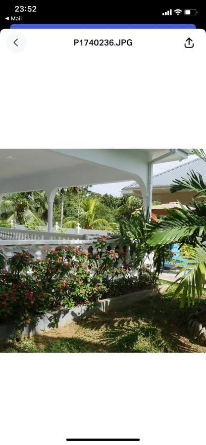 Hotel Ogumka, Self Catering , Beoliere, Mahe Victoria Exterior foto